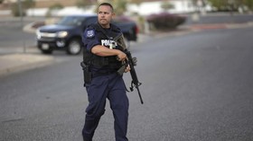 FOTO : Aksi Koboy Main Tembak di El Paso