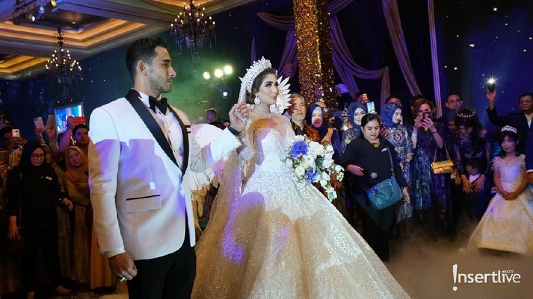 Tania Nadira dan Abdullah Alwi kembali menggelar resepsi mewah di sebuah hotel mewah di Jakarta.