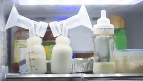 Dilema Ibu Bekerja Menyusui, Tak Sekadar Minim Ruang Laktasi