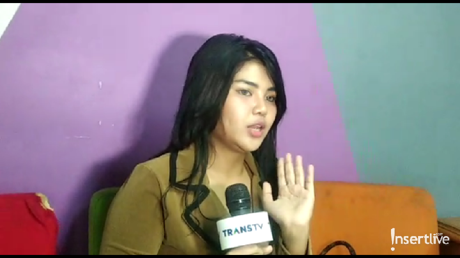 Meldi enggan disamakan dengan Barbie Kumalasari soal kualitas suara.
