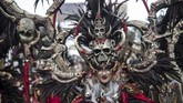 FOTO : Kemegahan dan Keagungan Dunia di Jember Fashion Jember fashion carnaval tahun 2019 sudah sukses digelar. Ini adalah kali pertama Jember Fashion Carnaval digelar tanpa Dynand Fariz, sang penggagas.