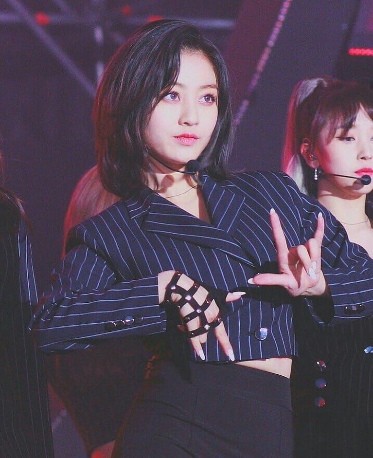 6 Pesona Jihyo TWICE si Cantik Penakluk Hati Kang Daniel Jihyo adalah salah satu member TWICE yang tengah dikabarkan berpacaran dengan Kang Daniel. Intip pesona dara berusia 22 tahun ini.