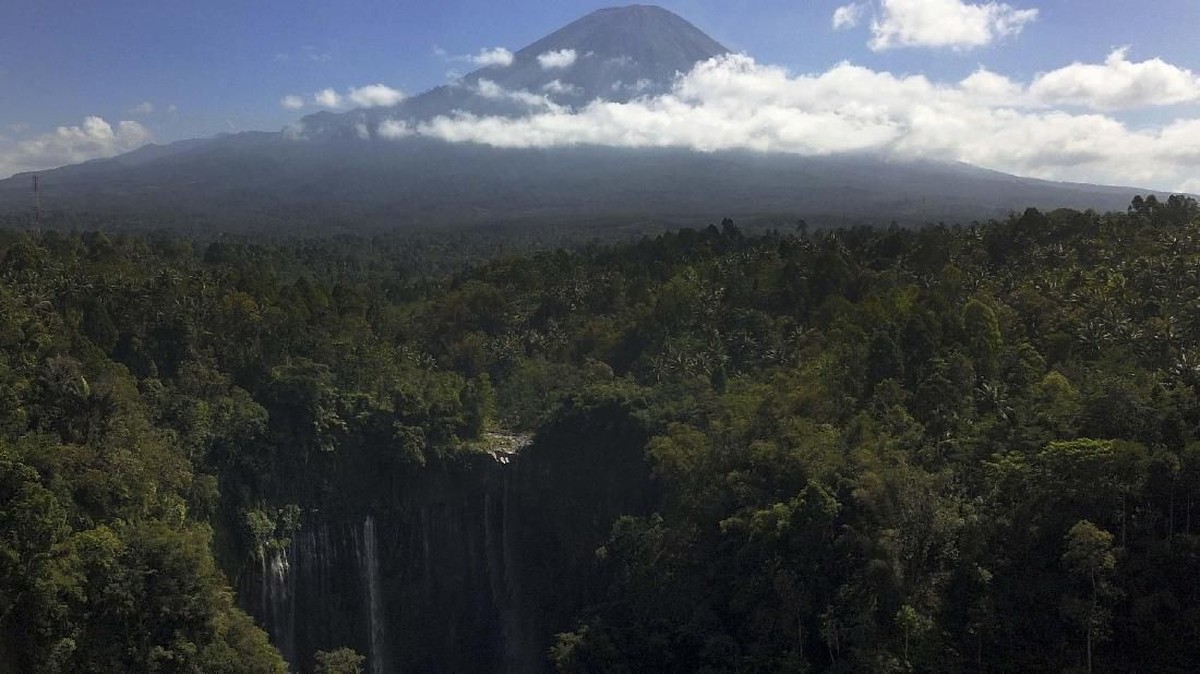FOTO: Kemegahan Air Terjun Tumpak Sewu