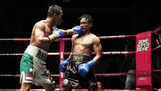 Petinju Indonesia Daud Yordan menyabet gelar juara dunia kelas ringan super versi IBA dan WBO Oriental usai mengalahkan Michael Mokoena dengan kemenangan TKO.