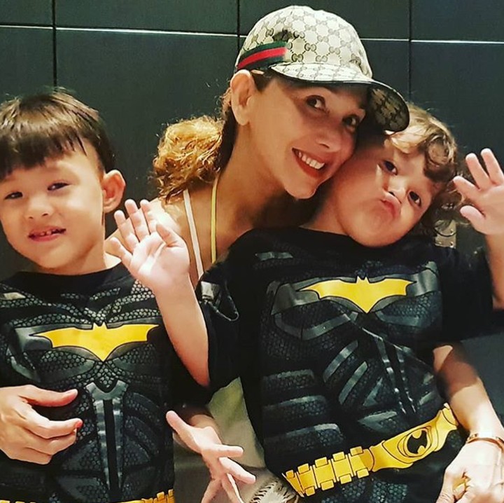 <p>Menghabiskan waktu bareng anak-anak memang bisa bikin <em>happy</em> ya. (Foto: Instagram/ @qq_fatmala)</p>