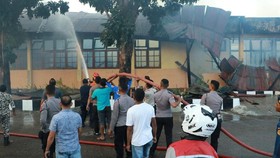 Gedung Biro Logistik Polda NTT Terbakar