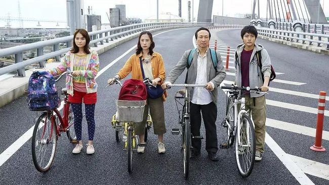 Film Survival Family menuturkan kisah sebuah keluarga di Jepang yang bertahan hidup setelah Tokyo mengalami pemadaman listrik yang tak diketahui kapan usainya.