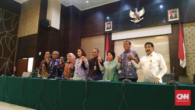 Dulu Pansel KPK bentukan Presiden Jokowi menuai kritik karena diisi orang dekat pemerintah. Kini, Timsel KPU bentukan Jokowi juga demikian.