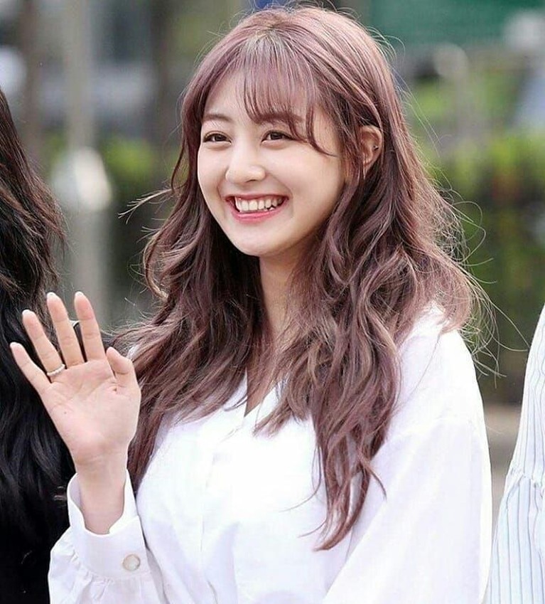 6 Pesona Jihyo TWICE si Cantik Penakluk Hati Kang Daniel Jihyo adalah salah satu member TWICE yang tengah dikabarkan berpacaran dengan Kang Daniel. Intip pesona dara berusia 22 tahun ini.
