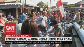 VIDEO: Listrik Padam, Warga Nekat Jebol Pipa PDAM