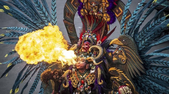 FPI mendesak panitia penyelenggara dan aparat menghentikan penyelenggaraan Jember Fashion Carnaval mulai tahun depan karena menganggap acara tersebut maksiat.