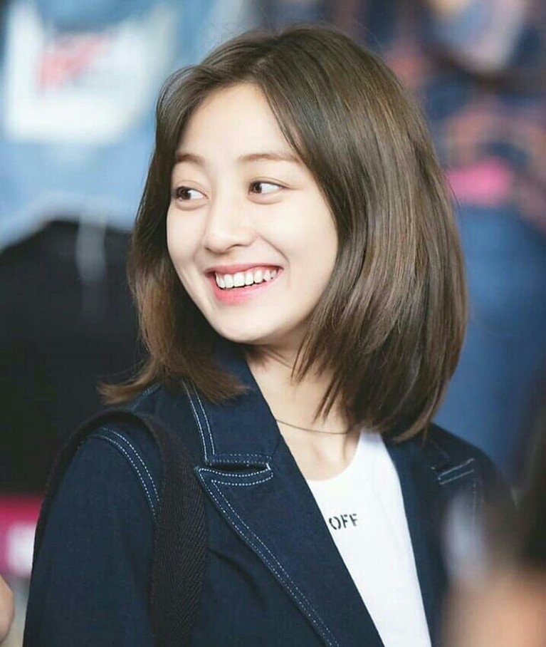 Jihyo adalah salah satu member TWICE yang tengah dikabarkan berpacaran dengan Kang Daniel. Intip pesona dara berusia 22 tahun ini.