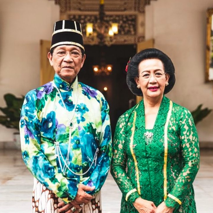 Dari pernikahan keduanya dikaruniai empat anak perempuan. GKR Mangkubumi, GKR Bendoro, GKR Hayu Maduretno, dan GKR Condrokirirono. (Foto: Instagram @gkrhayu)