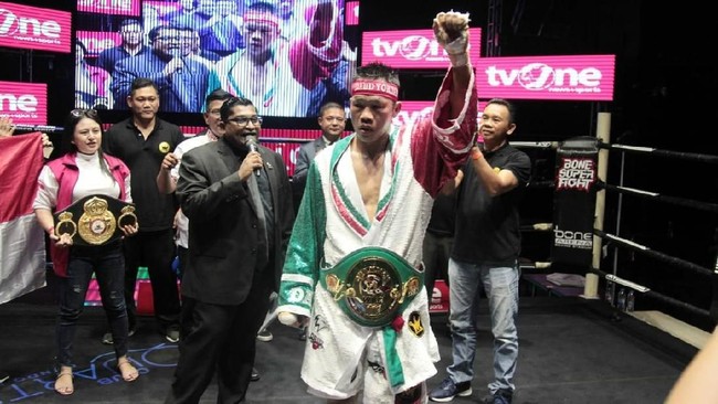 FOTO: Daud Yordan Menang TKO Lawan Kaewmanee