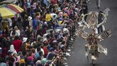 FOTO : Kemegahan dan Keagungan Dunia di Jember Fashion Jember fashion carnaval tahun 2019 sudah sukses digelar. Ini adalah kali pertama Jember Fashion Carnaval digelar tanpa Dynand Fariz, sang penggagas.
