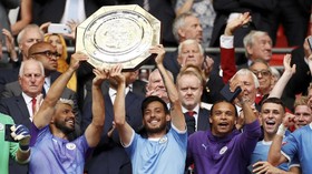 FOTO: Tekuk Liverpool, Man City Pesta Juara di Wembley