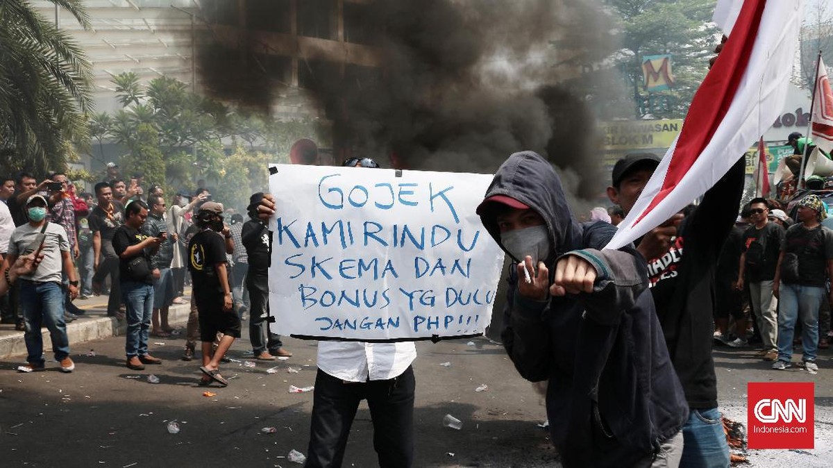 FOTO: Aksi 1.000 Pengemudi di Depan Kantor Gojek Indonesia