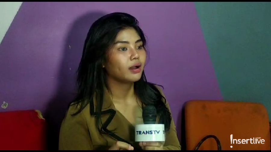 Meldi tak suka jika dirinya disandingkan dengan Barbie Kumalasari soal lesung pipi.