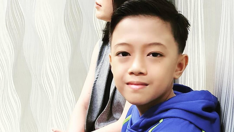 Cerita Anak Asri Welas Rayakan Ulang Tahun Saat Jakarta Mati Lampu Ibam Gilbram rayakan ulang tahun saat mati lampu.