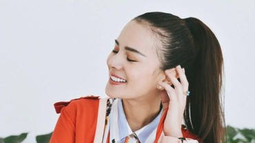img-title Astrid Tiar Ungkap Alasan Gagal Nikah dengan Gading Marten