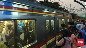 Penumpang Anjlok karena Corona, KRL Pangkas Jam Operasional