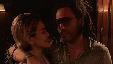 Ketemu Lenny Kravitz di Paris, Nikita Mirzani Langsung Minta Pelukan