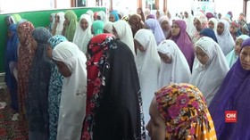 VIDEO: Salat Gaib untuk KH Maimoen Zubair