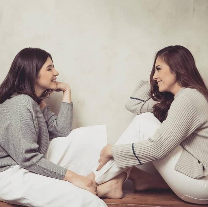 <p>Memiliki tubuh yang tak jauh berbeda, Wulan pun kini kerap bertukar pakaian dengan sang putri. (Foto: Instagram @wulanguritno)</p>