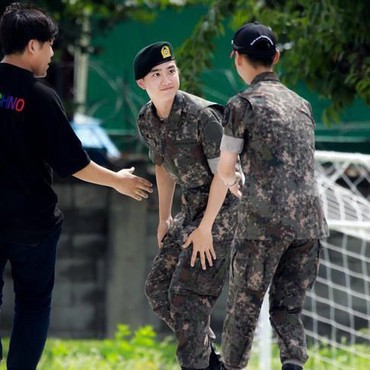 Tangis Bahagia Penggemar Iringi Kehadiran D.O di Konser EXO