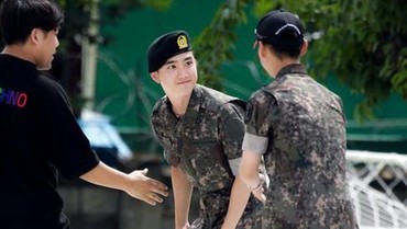 img-title Tangis Bahagia Penggemar Iringi Kehadiran D.O di Konser EXO