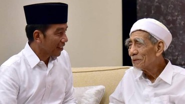 Jokowi Kenang Sorban Hijau Terakhir dari Mbah Moen