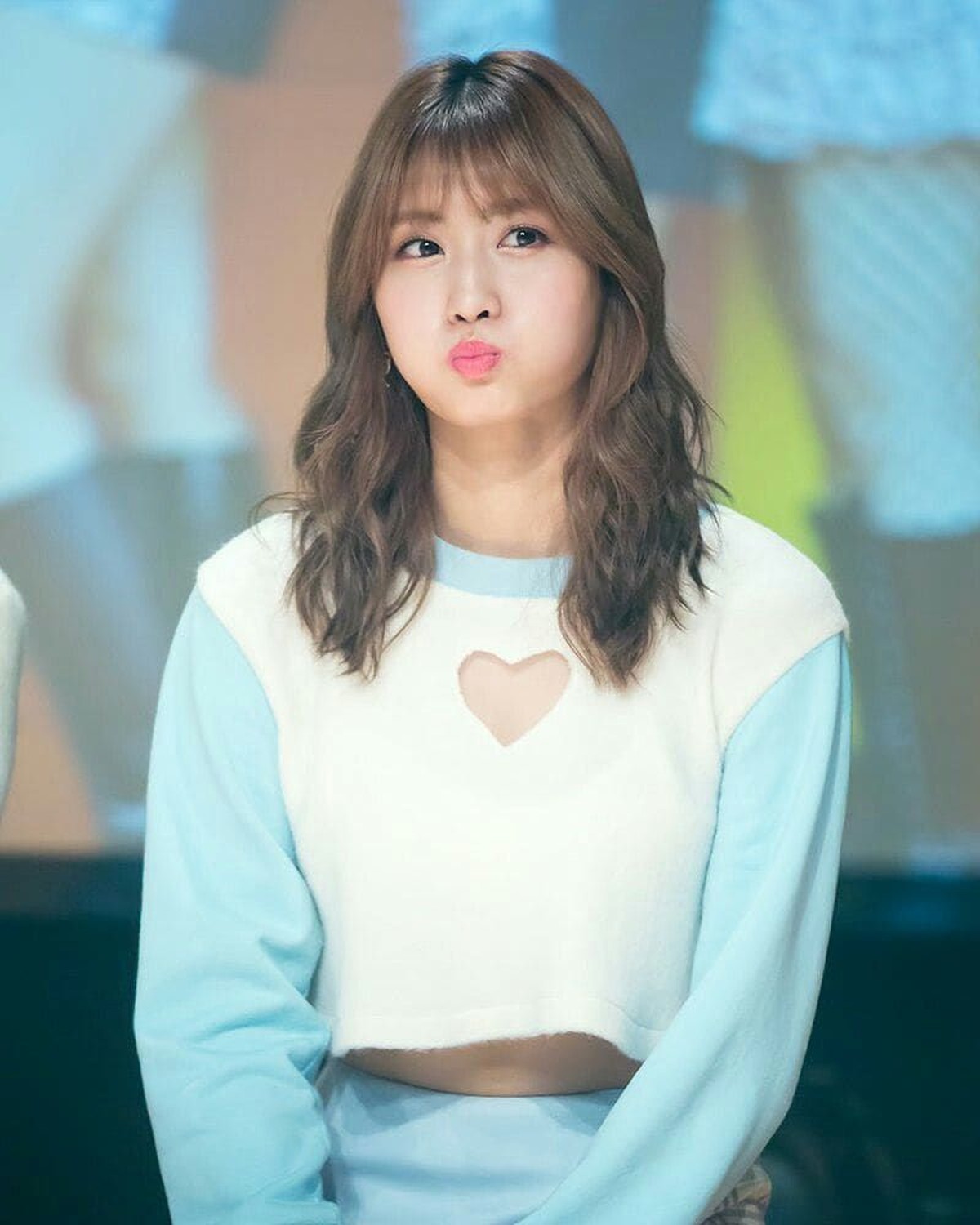 Tengah menjadi perbincangan publik&period; Begini enam potret imut dan menggemaskan Momo TWICE&period;