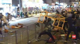 VIDEO: Hong Kong Makin Kacau, Pedemo dan Preman Bentrok