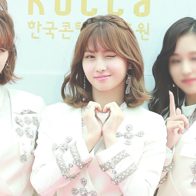 Tengah menjadi perbincangan publik. Begini enam potret imut dan menggemaskan Momo TWICE.