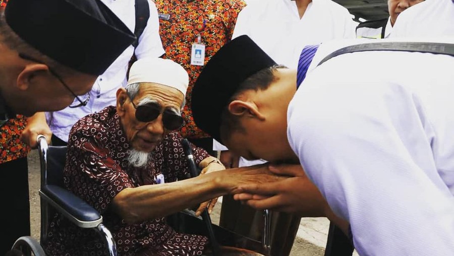 Kiai Haji Maimun Zubair meninggal dunia saat menjalankan ibadah haji di Mekkah.