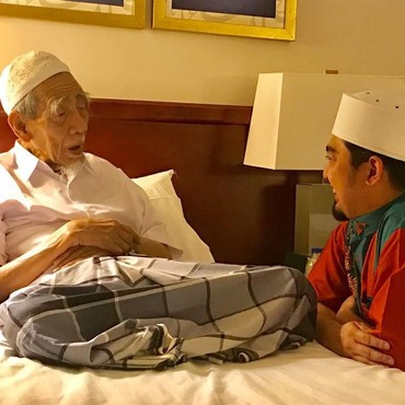 Ustaz Solmed Sempat Doa Bersama sebelum Mbah Moen Wafat