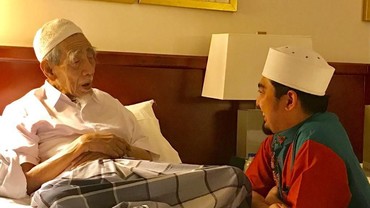 Ustaz Solmed Sempat Doa Bersama sebelum Mbah Moen Wafat