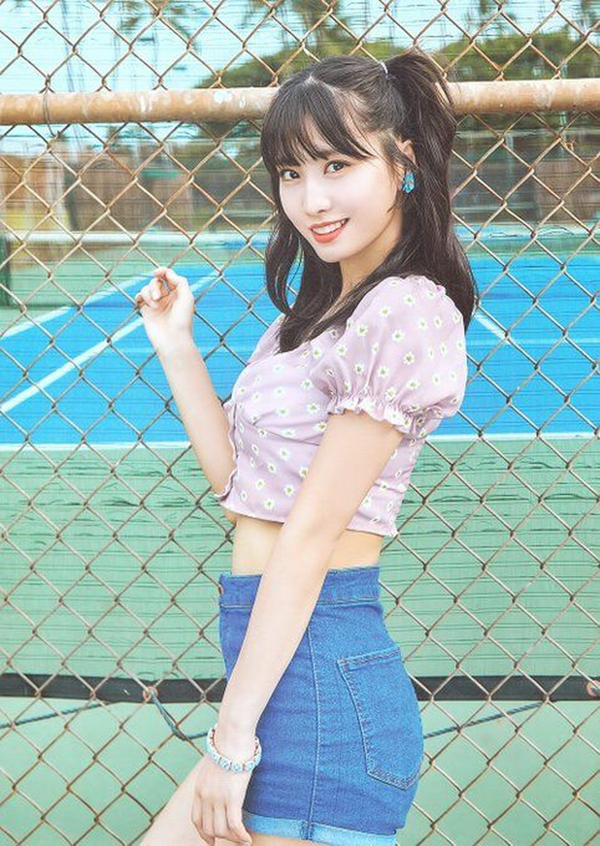 Nama Momo TWICE menjadi perbincangan setelah dikabarkan berpacaran bersama Heechul Super Junior&period;