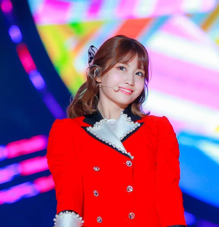 Tengah menjadi perbincangan publik. Begini enam potret imut dan menggemaskan Momo TWICE.