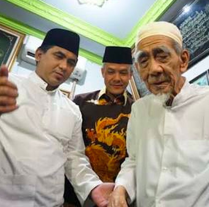 <p>Sebagai Wakil Gubernur Jawa Tengah, enggak heran Gus Yasin beberapa kali mengajak Mbah Moen bertemu Gubernur Jawa Tengah Ganjar Pranowo.</p>