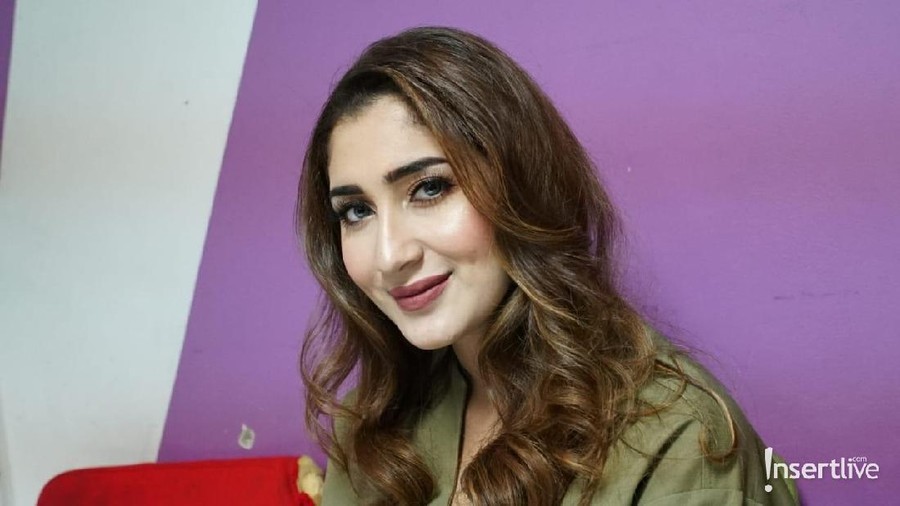 Tania Nadira dikabarkan menghabiskan uang 2 M hanya untuk bulan madu di Eropa selama sebulan.