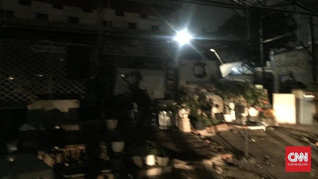 Polisi menduga penyerang Kafe yang menjadi lokasi nonton bareng pendukung PSM Makassar di Tebet, Jakarta merupakan pendukung Persija.
