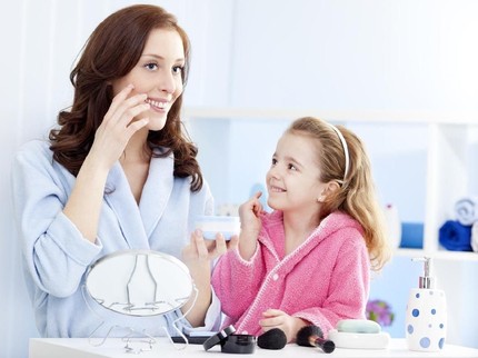 Skin Care Berkandungan AHA Bantu Kulit Lebih Cerah