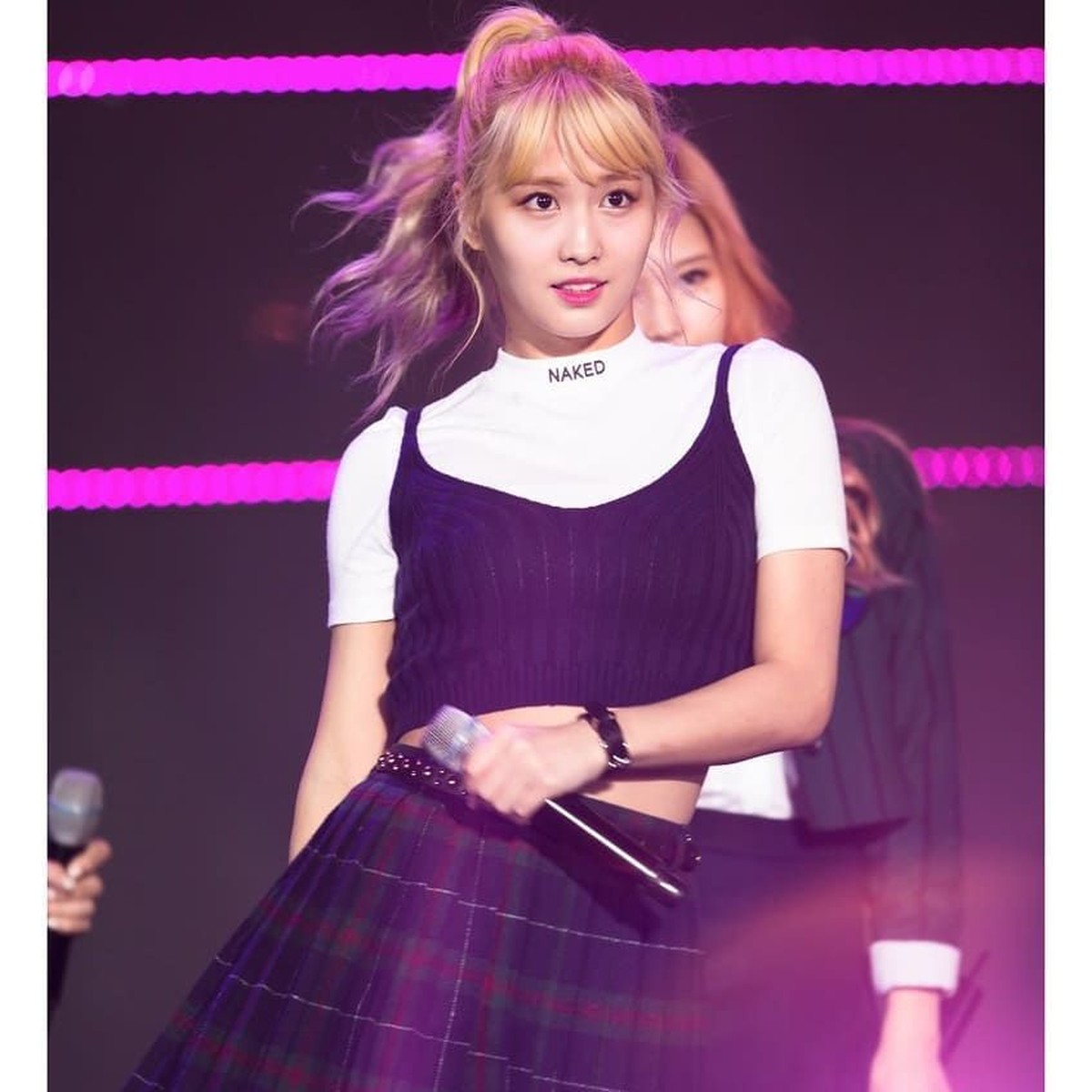 Tengah menjadi perbincangan publik&period; Begini enam potret imut dan menggemaskan Momo TWICE&period;