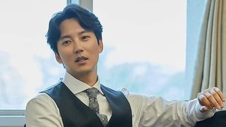 Empat fakta menarik dari Kim Nam Gil, sosok pria yang diisukan menikahi Jang Nara.