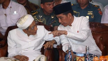 img-title Mbah Moen Meninggal Dunia Saat Beribadah Haji