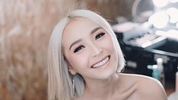 Ganti Warna Rambut, Rinni Wulandari Takut Tak Dikenali Sang Anak