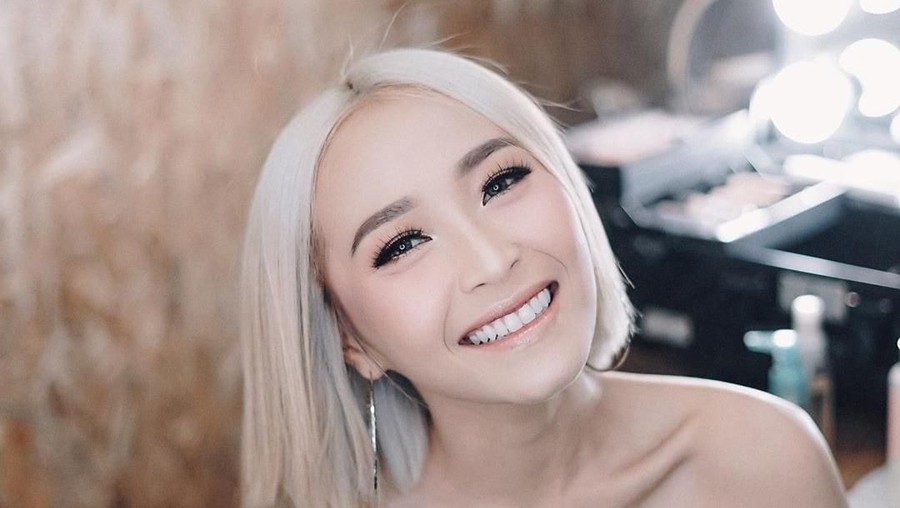 Ganti Warna Rambut, Rinni Wulandari Takut Tak Dikenali Sang Anak Rinni Wulandari mengaku sempat khawatir anaknya, Nord Kiano Julian, tidak mengenalinya setelah mengganti warna rambut.