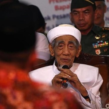 Mbah Moen Meninggal Dunia di Mekah
