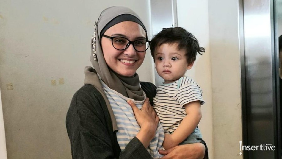 Zee Zee Shahab dan Suami kecanduan marathon.